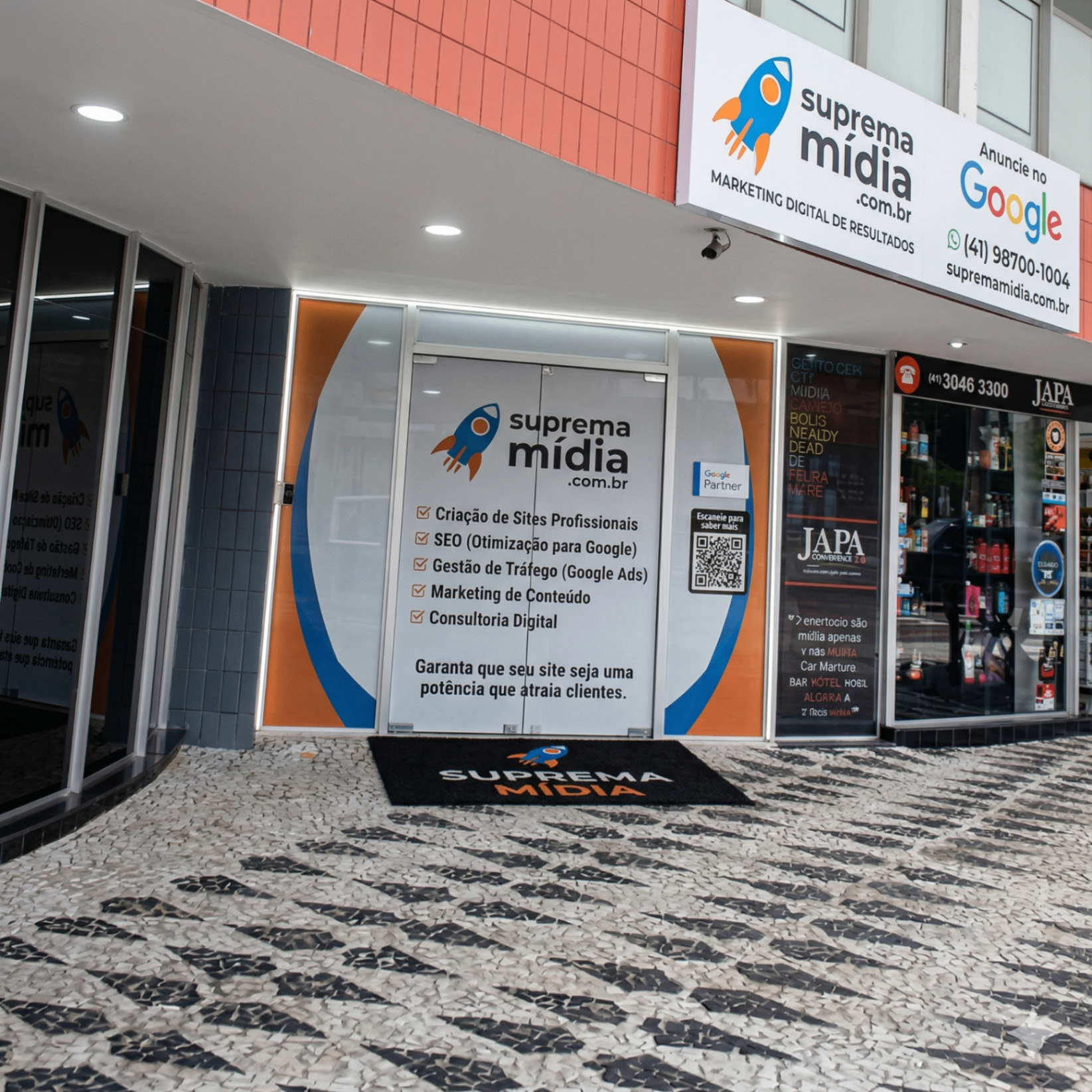 Fachada da Suprema Mídia no Batel, Curitiba — Agência de Criação de Sites e Marketing Digital